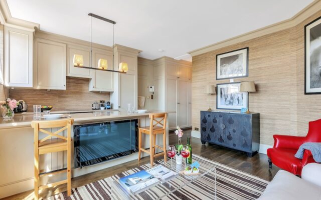 Stunning Chelsea Manor Gem - HBG