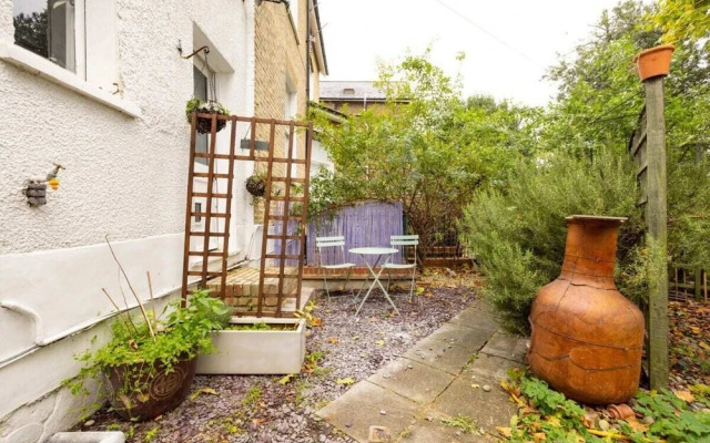 The Eltham Classic - Stunning 1bdr Flat With Garden