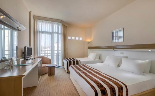 Green Max Hotel
