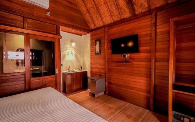 Uli Wood Villa Jimbaran – Guest Rooms – Ungasan