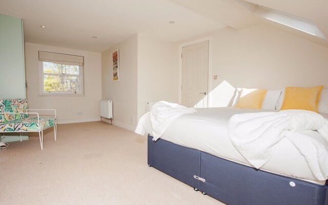 Bright Spacious 3 Bed Family Home In Shepherd's Bush