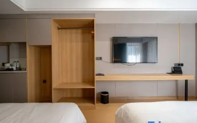 Qiuwang Hotel (Shanghai Caobao Road Subway Station Branch)