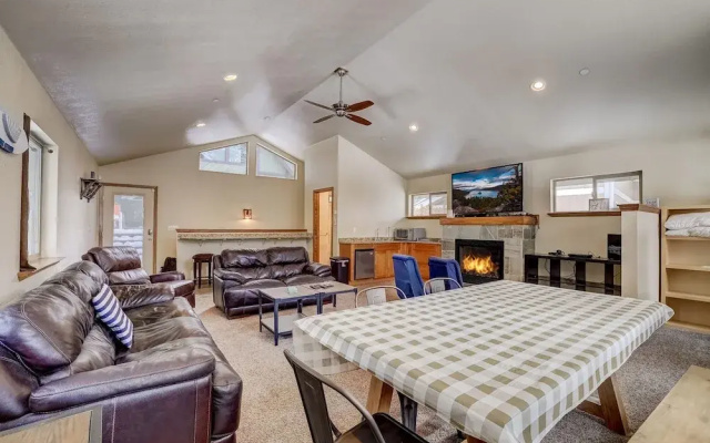 Cold Creek Chalet - Hot tub & Movie Room