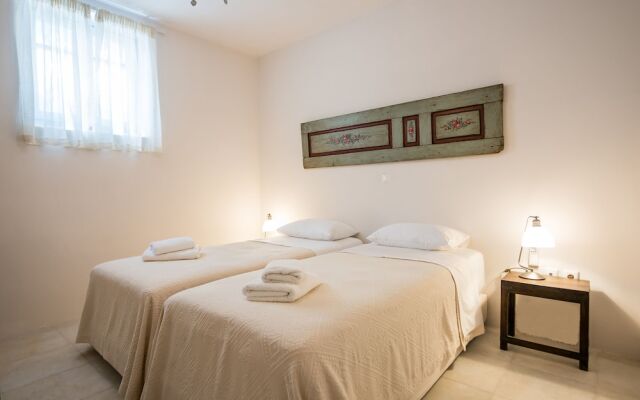 Eclectic island villa - gorgeous sea views, garden by VillaRentalsgr