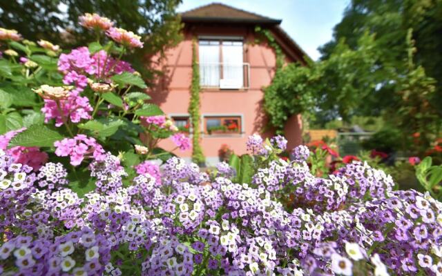 Countryside Apartment With Garden
