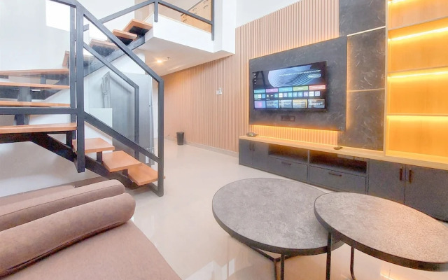 Spacious and Comfort Studio Loft at Kingland Avenue Apartment