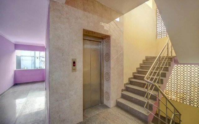 Tamil Guest House by OYO Rooms