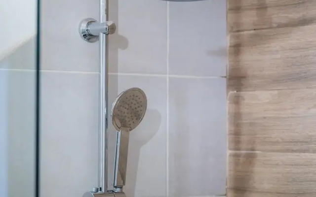 Brand new apartment touching Acropolis