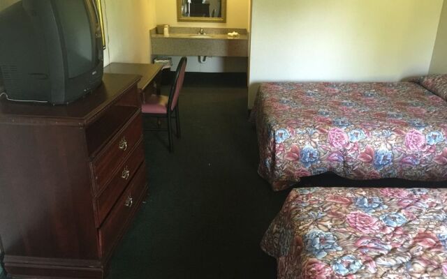 Red Carpet Inn & Suites, Muncie IN