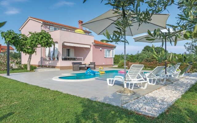 Stunning Home in Pula With Wifi and 3 Bedrooms