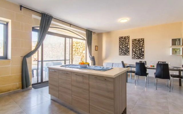 Ta'Siku Gozitan villa + Pool & hot tub