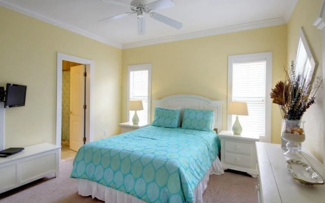 Cozy Hideaway 22C - 2 Br Condo