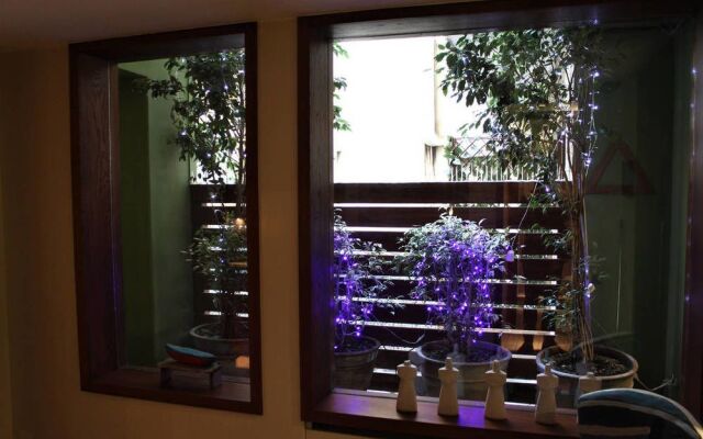 Elegant & Cozy Central Apt - 5' to Athens Metro St