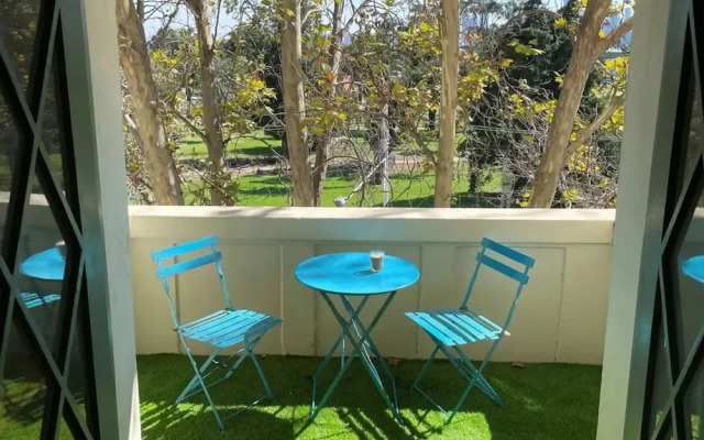 Spacious St Kilda Escape - Parking and City Views
