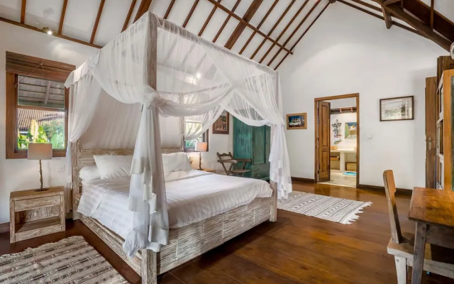 Villa Maimalu by Alfred in Bali - Heaven 4 BR Villa With Large Pool and Lush Garden – Guest Rooms – Kerobokan Kelod
