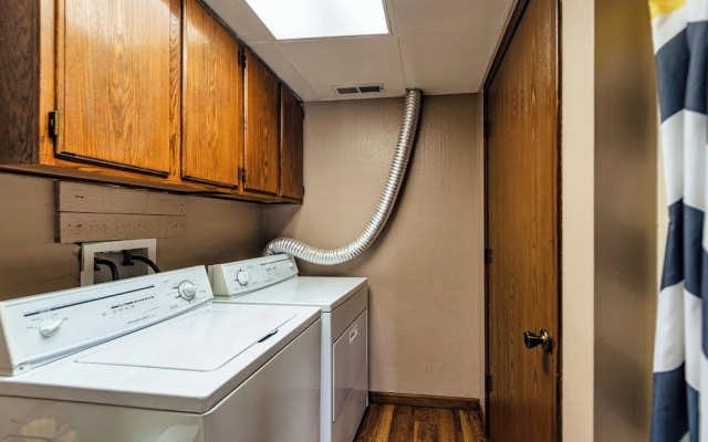 Redbud Retreat Amenity-filled Waterfront Home!