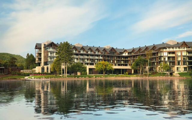 Entourage sur-le-Lac