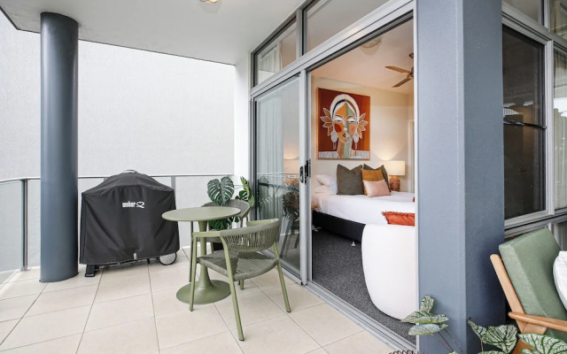 Luxury Cairns Stay with Pool and BBQ