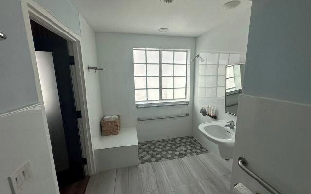 Maxines Dorset Catalina Hotel