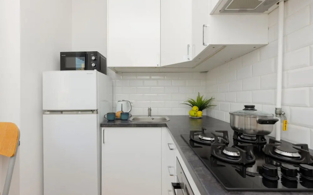 Bright Studio With Balcony by Renters