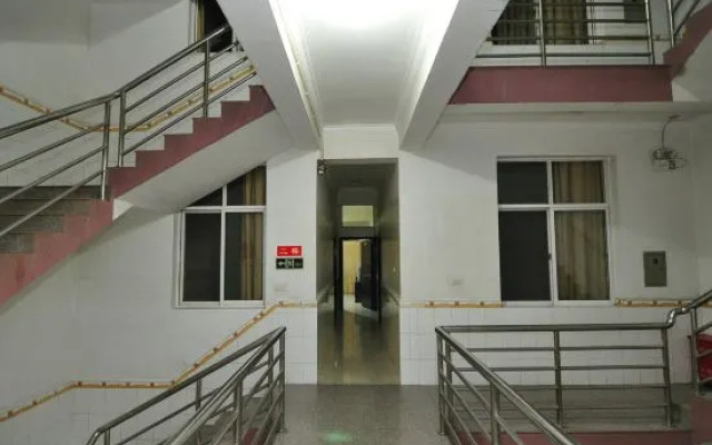 Yuxi Jinhong Hotel (Nie'er Park)