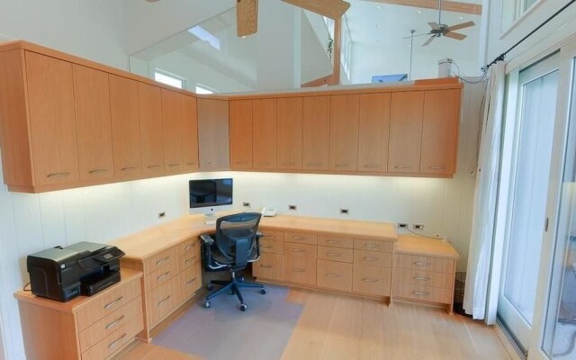 Hunters Point Apartment 6