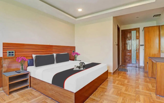 Oyo 703086 Hotel Shri Rooms & Restaurant