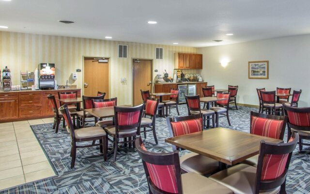 Comfort Suites Lake Geneva East