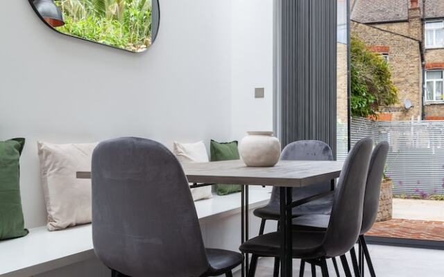 5 Bed Apartment in Clapham