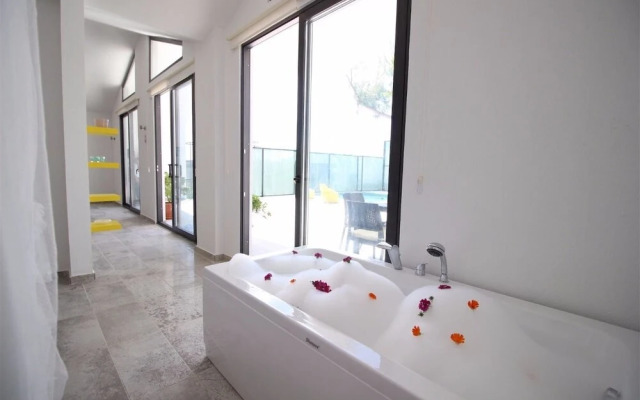 Villa Derin by Akdenizvillam