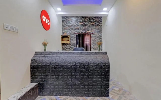 OYO 87826 Hotel Clarke Inn