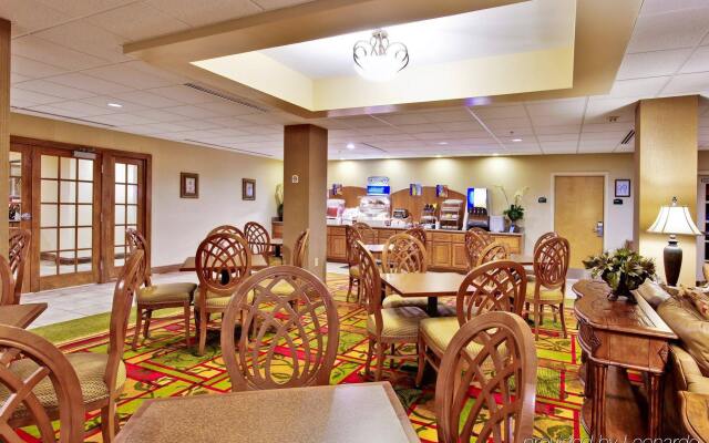 Holiday Inn Express & Suites Daphne- Spanish Fort Area, an IHG Hotel