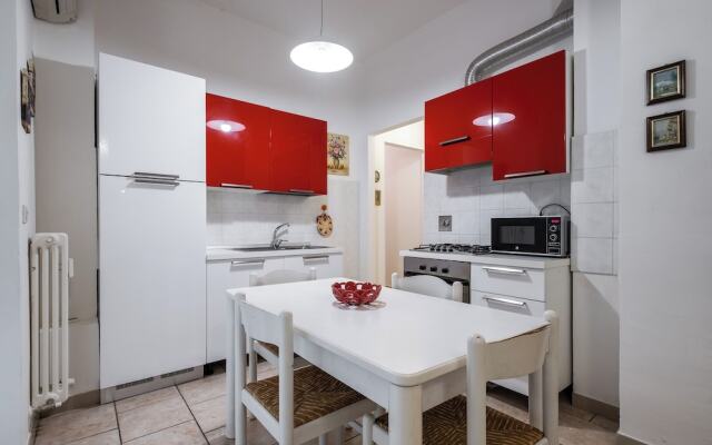 Piazza de' Calderini Apartment