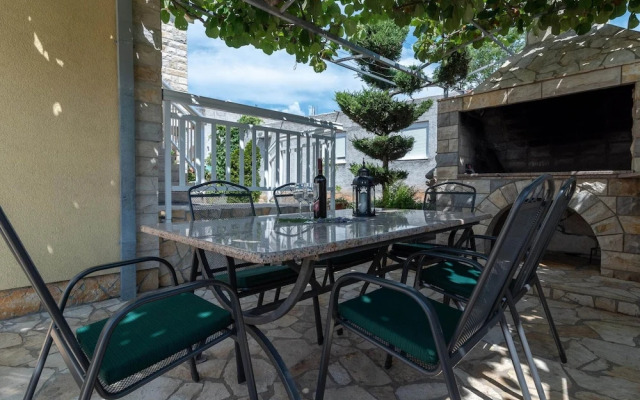 Apartment in Trogir Near Sea