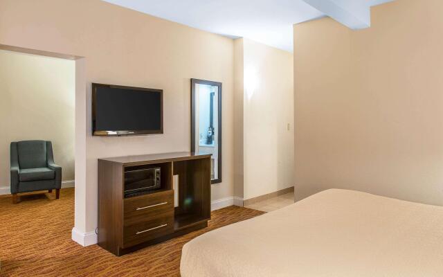 Quality Inn & Suites Middletown - Newport