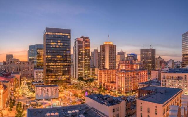 Gaslamp Plaza Suites