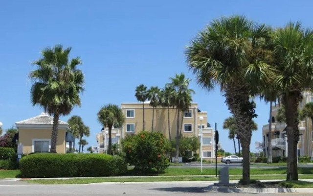 Royal Mansions Resort