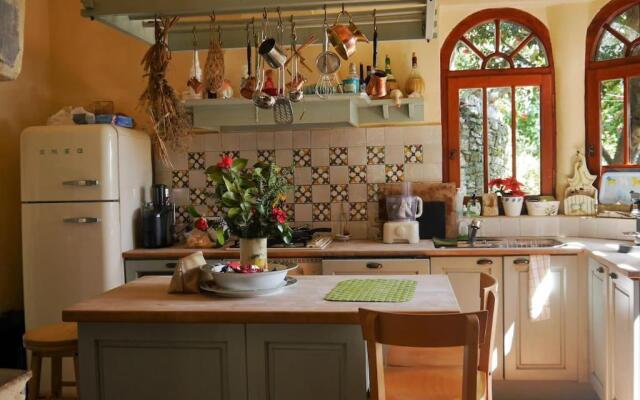 Wonderful 4 Bedroom Villa & separate guest house Villa Thalia