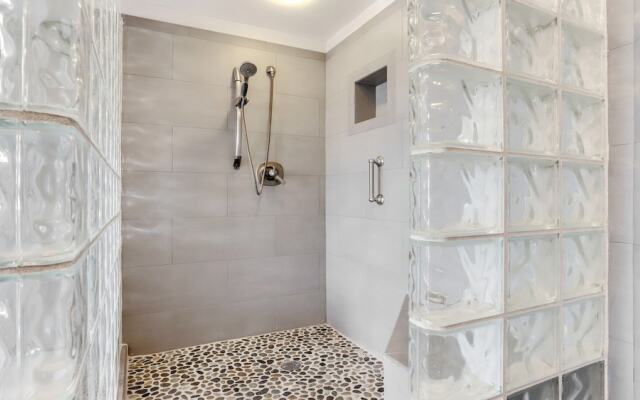 3506 Windsor 2 Bedroom Condo