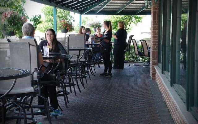 The Plaza Hotel & Suites Winona