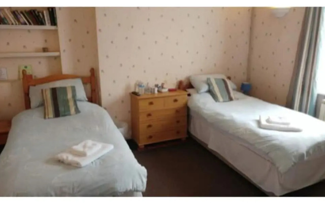 The Three Horseshoes - Inn