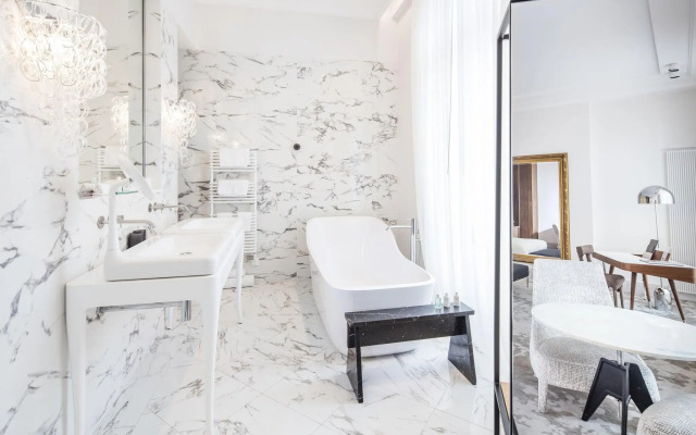 Yndo Hotel