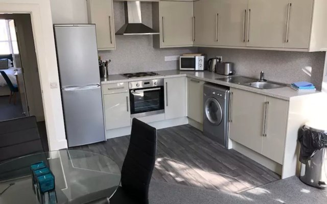 Spacious 3 Bedroom Flat in the City Centre