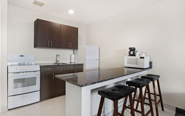 Guest House Inn & Suites