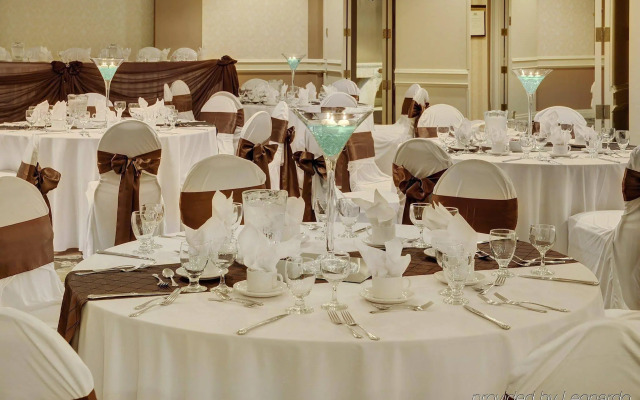 Holiday Inn Hotel & Suites Oakville @ Bronte by IHG