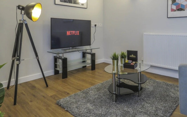 Tudors eSuites Birmingham Apartments with Gated Parking