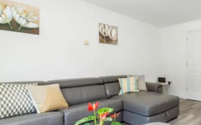 Immaculate 3-bed Apartment Homes in London