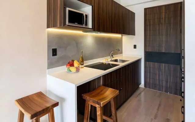 Palais Q103 at Av Coba