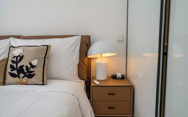 Tyms Stylish 3BR 2BA Apt Xujiahui Shops