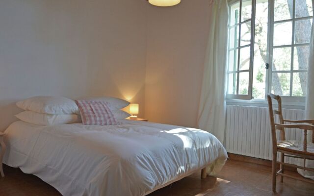 Lush Villa in Beaucaire With Swimming Pool